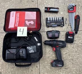 POL-DN: Fl&uuml;chtige T&auml;ter nach Pkw-Aufbr&uuml;chen gestellt und festgenommen - weitere Ma&szlig;nahmen veranlasst