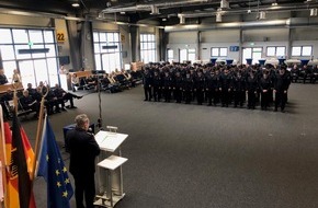 Bundespolizeidirektion Hannover: BPOLD-H: -115- ausgebildete Polizisten leisten den Diensteid - neue Bundespolizisten für Bremen, Hamburg und Niedersachsen