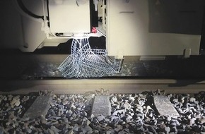 Bundespolizeiinspektion Stralsund: BPOL-HST: Personenzug kollidiert mit Einkaufwagen