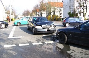 Polizeiinspektion Nienburg / Schaumburg: POL-STH: 9 000 EUR Schaden durch Vorfahrtmißachtung