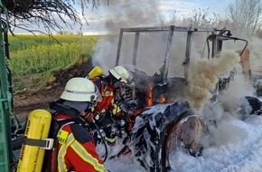 Kreisfeuerwehrverband Rendsburg-Eckernförde: FW-RD: Trecker brennt völlig aus - 35 Einsatzkräfte im Einsatz