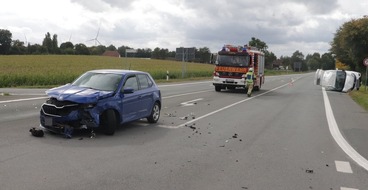 Kreispolizeibehörde Höxter: POL-HX: Senior verursacht schweren Verkehrsunfall - drei Personen verletzt