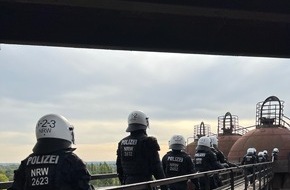 Polizei Duisburg: POL-DU: Stadtgebiet: Neustart für 17 Polizistinnen und Polizisten in der Duisburger Hundertschaft