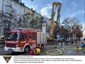 FW-M: Aufwendige Löscharbeiten bei Dachstuhlbrand (Sendling)