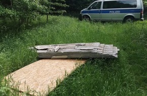 Polizeiinspektion Delmenhorst / Oldenburg - Land / Wesermarsch: POL-DEL: Landkreis Oldenburg: Asbestplatten in Hude-Kirchkimmen entsorgt +++ Zeugenaufruf