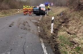 Polizeiinspektion Lüneburg/Lüchow-Dannenberg/Uelzen: POL-LG: ++ Fußgänger von Lkw erfasst und tödlich verletzt ++ Fahrkartenautomaten gesprengt ++ von der Fahrbahn abgekommen - Pkw landet auf dem Dach ++