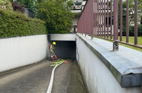 Feuerwehr Ratingen: FW Ratingen: Oldtimer sorgt f&uuml;r Feuerwehreinsatz