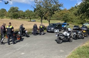 Polizeiinspektion Hameln-Pyrmont/Holzminden: POL-HM: Motorradkontrollen in der Rühler Schweiz: Verkehrssicherheitsmaßnahmen und Präventionsgespräche