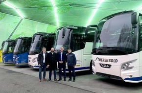 Panta Rhei PR AG: Medieninformation Twerenbold Reisen AG: 18 fabrikneue Reisebusse und ein 30-Jahr-Jubiläum