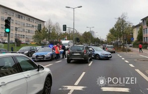 Polizeipräsidium Westpfalz: POL-PPWP: Ampel missachtet und in die Seite gekracht