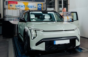 ZDK Zentralverband Deutsches Kraftfahrzeuggewerbe e.V.: Kia unterstützt den Licht-Sicht-Test mit einem elektrischen EV3