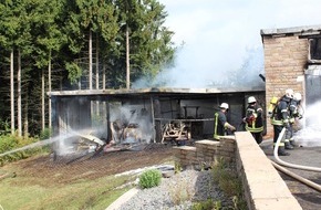 Polizeipräsidium Trier: POL-PPTR: Brand einer Doppelgarage - PKW Totalschaden