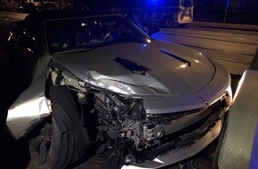 Polizei Bielefeld: POL-BI: Geliehenen Camaro stark beschädigt.