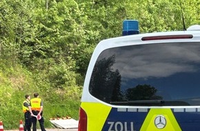 Hauptzollamt Rosenheim: HZA-RO: Bundesweite Schwerpunktpr&uuml;fung in der Kurier-, Express- und Paketbranche / zahlreiche Z&ouml;llnerinnen und Z&ouml;llner des Hauptzollamts Rosenheim im Einsatz