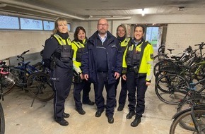 Polizei Rheinisch-Bergischer Kreis: POL-RBK: Bergisch Gladbach - Traditionelle Fahrradkontrollen der Verkehrssicherheitsberatung am Nikolaustag