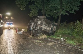 Freiwillige Feuerwehr Menden: FW Menden: Verkehrsunfall - Kein Fahrer im verunfallten PKW