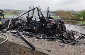Polizeiinspektion Delmenhorst / Oldenburg - Land / Wesermarsch: POL-DEL: Brand eines hochwertigen Wohnmobils auf der Autobahn 1 im Bereich der Gemeinde Emstek