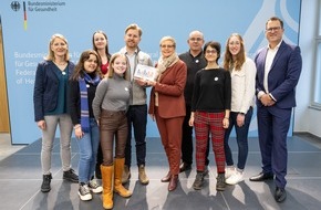 Kinderhilfe Organtransplantation e.V.: Der Organspendepreis 2023 geht an KiO Youth / Stiftung Über Leben zeichnet Juniorteam der Kinderhilfe Organtransplantation aus / Preisübergabe im Bundesgesundheitsministerium