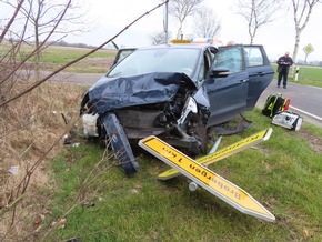POL-STD: Zwei Autoinsassen bei Unfall in Estorf schwer verletzt