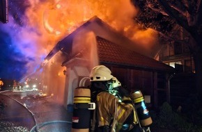 Freiwillige Feuerwehr Lehrte: FW Lehrte: Großbrand landwirtschaftlicher Betrieb: Nebengebäude steht im Vollbrand, Feuerwehr verhindert übergreifen auf Seniorenheim und Wohngebäude