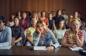 SAT.1: Nägel mit Köpfchen: In der neuen Comedy-Serie "Think Big" (AT) macht SAT.1 vor, wie's geht!