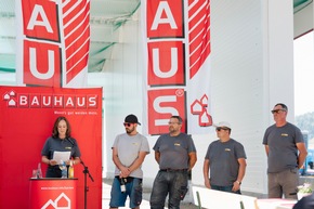 BAUHAUS feiert Richtfest für neues Fachcentrum in Nagold