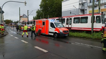 Feuerwehr Dortmund: FW-DO: Tragischer Verkehrsunfall - Kind gerät unter Straßenbahn