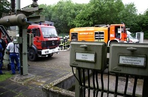Feuerwehr Essen: FW-E: Kettwig stromlos, Brand in Umspannanlage "Im Teelbruch"