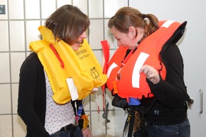 Deutsche Marine - Bilder der Woche: Girls&#039; Day: Marine zum Anfassen - 300 Kinder und Jugendliche waren dabei