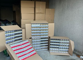 ZOLL-E: Doppelschlag gegen illegalen Zigarettenhandel /zwei Hehlerbanden zerschlagen /fünf Personen verhaftet /10,4 Millionen Zigaretten sichergestellt