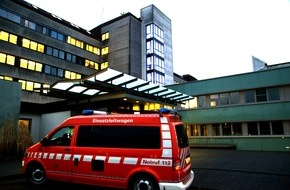Feuerwehr Essen: FW-E: Feuer im Alfried Krupp Krankenhaus in Essen-Steele, ein Patient und zwei Mitarbeiter verletzt