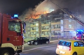 Polizeiinspektion Cuxhaven: POL-CUX: Großbrand in einem Mehrfamilienhaus in Cuxhaven - Alle Anwohner evakuiert, glücklicherweise keine Personenschäden (Foto im Anhang)