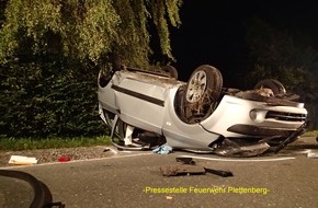 Feuerwehr Plettenberg: FW-PL: Schwerer Verkehrsunfall im OT Plettenberg- Osterloh. Fahrerin nach Überschlag schwer verletzt