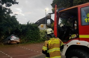 Feuerwehr Herdecke: FW-EN: Feuerwehr am Mittwochnachmittag im Dauereinsatz! - Primär Unterstützung des Rettungsdienstes und ein Verkehrsunfall