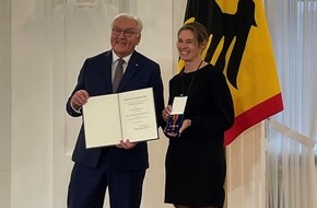 Bundespolizeipräsidium (Potsdam): BPOLP Potsdam: "SPORT TUT GUT(ES)" - Freilassinger Bundespolizistin mit dem Verdienstorden der Bundesrepublik Deutschland ausgezeichnet