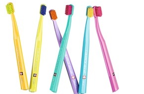 CURAPROX: Avec plus de 7'000 soies, Curaprox lance une brosse à dents pour les enfants particulièrement douce (IMAGE)