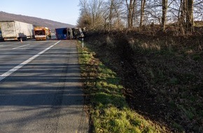Feuerwehr Porta Westfalica: FW Porta Westfalica: 22.01.2026 - A2: Schwerer LKW-Unfall / 1 Verletzter