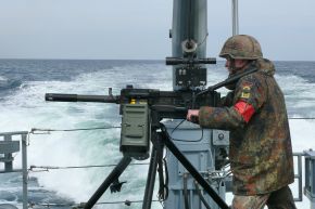 Deutsche Marine - Pressemeldung (Reportage): Mit einem blauen Herzen dabei - ein Hamburger und ein Sachse bei den Marineschutzkräften