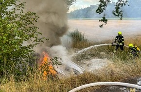 Feuerwehr Flotwedel: FW Flotwedel: PKW geht nach Verkehrsunfall in Flammen