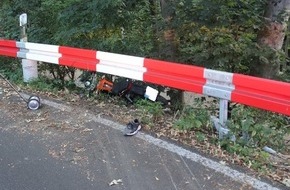 Polizei Mettmann: POL-ME: Kradfahrer stürzt - 2 Personen verletzt - 2008171