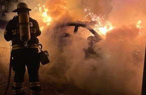 Feuerwehr München: FW-M: Totalschaden nach Pkw-Brand (Au)