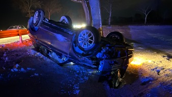 Polizeiinspektion Rotenburg: POL-ROW: Zeugenaufruf: Unbekannte/r Autofahrer/in verursacht schweren Verkehrsunfall und fl&uuml;chtet