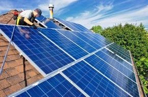 CosmosDirekt: Solaranlagen: Wie Hausbesitzer mit Sicherheit auf der Sonnenseite bleiben (BILD)