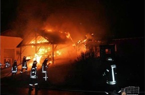 Polizeipräsidium Westpfalz: POL-PPWP: Brand zerstört Carport und Autos