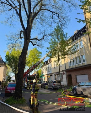 FW-RE: Wohnungsbrand in voller Ausdehnung - zwei Katzen aus der Wohnung gerettet - keine Personen verletzt