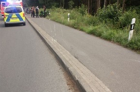 Polizei Rheinisch-Bergischer Kreis: POL-RBK: Overath - Motorradfahrer kommt von der Fahrbahn ab