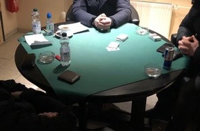 Polizei Bochum: POL-BO: Bochum / Zivilpolizisten dringen durch Geheimtür in Lokal - Pokerrunde und Schankbetrieb beendet!