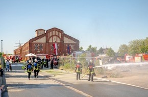 Feuerwehr Dinslaken: FW Dinslaken: Feuerwehrübungen rund um die Zechenwerkstatt in Lohberg