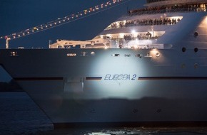 Hapag-Lloyd Cruises: EUROPA 2 feierlich beim HAFENGEBURTSTAG HAMBURG 2013 vor Blankenese getauft (BILD)