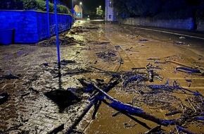 Kreispolizeibehörde Höxter: POL-HX: Nächtliche Regenfälle sorgen für Einsätze und Straßensperrungen